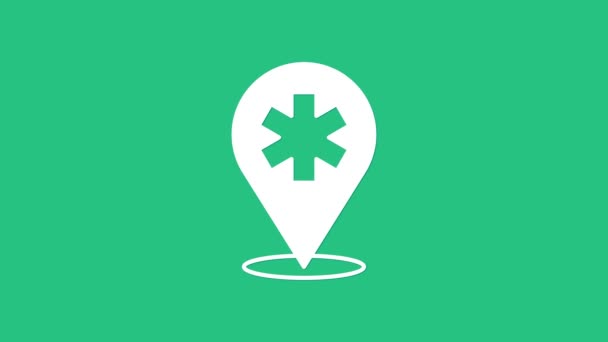 緑の背景に隔離された病院のアイコンを横断するホワイトメディカルマップポインタ 4Kビデオモーショングラフィックアニメーション — ストック動画