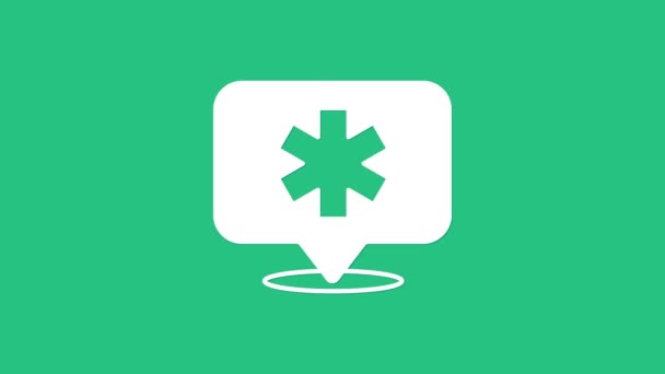 緑の背景に隔離された病院のアイコンを横断するホワイトメディカルマップポインタ 4Kビデオモーショングラフィックアニメーション — ストック動画