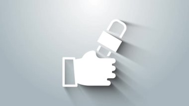 Beyaz Gazeteci, mikrofon tutarak gri arka planda izole edilmiş röportaj ikonu yapıyor. 4K Video hareketli grafik canlandırması.