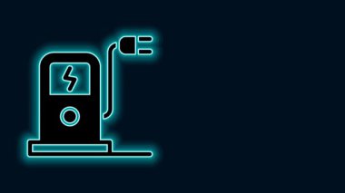 Parlayan neon hattı elektrik araba şarj istasyonu simgesi siyah arkaplanda izole edildi. Eko elektrik yakıt pompası tabelası. 4K Video hareketli grafik canlandırması.