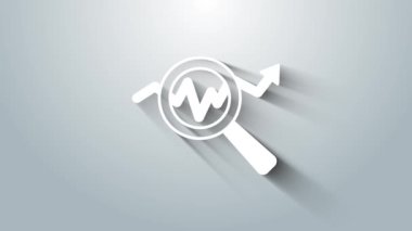 Gri arkaplanda beyaz büyüteç ve veri analiz simgesi izole edildi. Arama işareti. 4K Video hareketli grafik canlandırması.