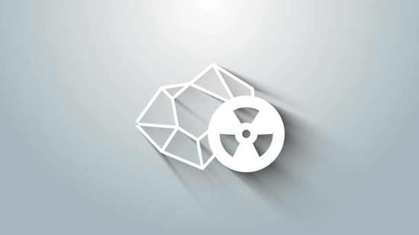 灰色の背景に分離された白色放射性同位体 放射性毒性記号 放射線危険標識 4Kビデオモーショングラフィックアニメーション — ストック動画
