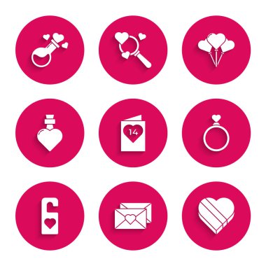 Sevgililer Günü broşüründe kalp şeklinde Zarf Şekeri şeklinde alyanslar koyun. Lütfen şişe aşk iksiri balonları ve ikon formunu bozmayın. Vektör.