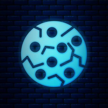 Parlayan neon kurabiyeler ya da duvarda izole edilmiş çikolata ikonlu bisküviler. Vektör.