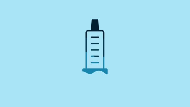 青の背景に隔離された青のシリンジアイコン ワクチン 予防接種 インフルエンザのショットのためのシリンジ 医療機器 4Kビデオモーショングラフィックアニメーション — ストック動画