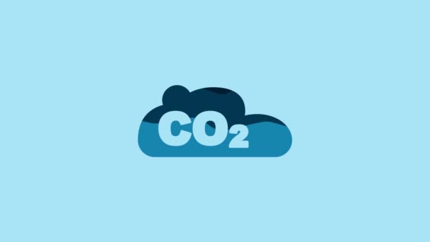 蓝色背景下孤立的云图标中的蓝色Co2排放 二氧化碳公式 烟雾污染概念 环境概念 4K视频运动图形动画 — 图库视频影像