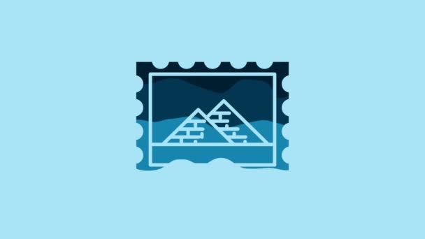 青色の背景に隔離された青い郵便切手とエジプトのピラミッドアイコン 4Kビデオモーショングラフィックアニメーション — ストック動画