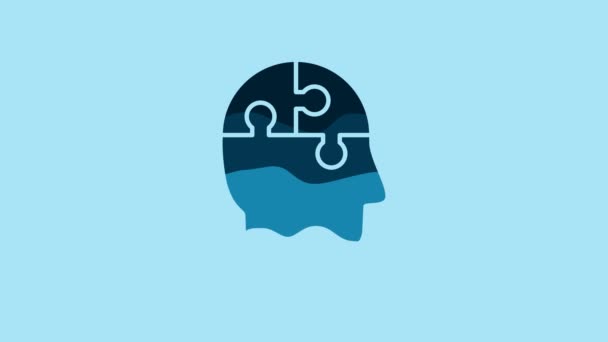 青い背景に隔離された青い人間の頭のパズル戦略アイコン 脳のサインだ 脳の象徴的な働き 4Kビデオモーショングラフィックアニメーション — ストック動画