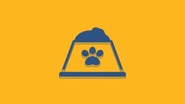 Голубая Миска Корма Кошки Собаки Выделена Оранжевом Фоне Отпечаток Лапы — стоковое видео