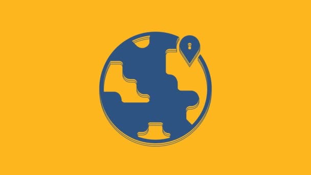 オレンジ色の背景に隔離された地球のアイコン上の青の位置 世界や地球の標識 4Kビデオモーショングラフィックアニメーション — ストック動画