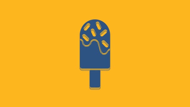 蓝色冰淇淋图标孤立在橙色背景 甜蜜的象征 4K视频运动图形动画 — 图库视频影像