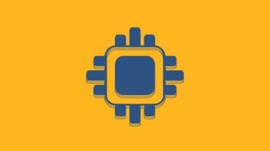 Turuncu arkaplanda mikro devre işlemci simgesi olan mavi bilgisayar işlemcisi. Devre kartlı çip ya da işlemci. Mikro işlemci. 4K Video hareketli grafik canlandırması.