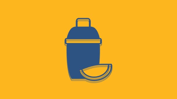 蓝色鸡尾酒摇瓶器 带有石灰图标 在橙色背景上分离 4K视频运动图形动画 — 图库视频影像
