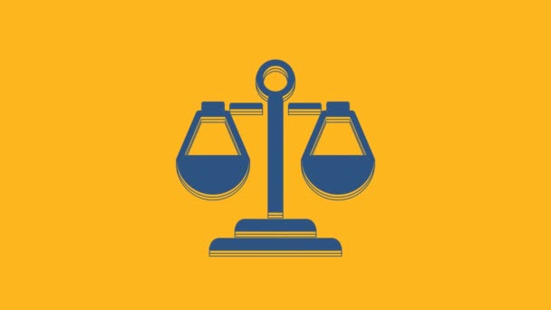 Синие Весы Правосудия Выделены Оранжевом Фоне Символ Суда Знак Баланса — стоковое видео