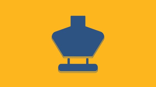 Blaue Halskette Auf Schaufensterpuppe Symbol Isoliert Auf Orangefarbenem Hintergrund Schmuckbüste — Stockvideo