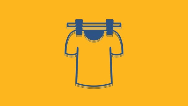 蓝色干燥衣服图标孤立在橙色背景 干净的衬衫用衣针把衣服用绳子洗干净 衣冠楚楚 整洁整洁 4K视频运动图形动画 — 图库视频影像