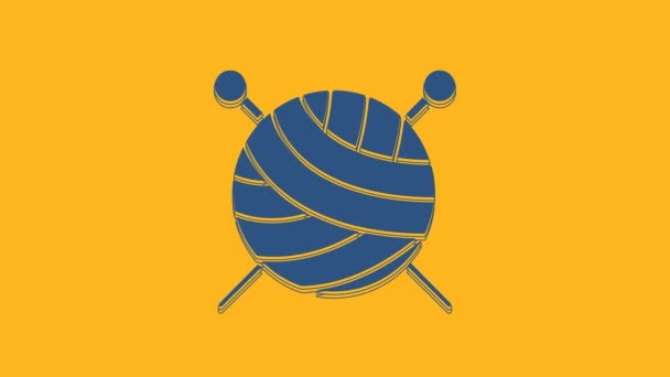 Niebieska Piłka Drutami Dziewiarskimi Ikona Izolowana Pomarańczowym Tle Etykieta Dla — Wideo stockowe