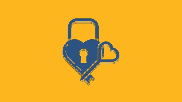 蓝色城堡形状的心脏和关键图标孤立的橙色背景 锁定的心脏 爱的象征和钥匙孔标志 4K视频运动图形动画 — 图库视频影像