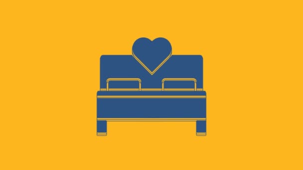 蓝色卧室图标孤立在橙色背景 婚姻的象征 卧室创意的图标来自蜜月系列 4K视频运动图形动画 — 图库视频影像
