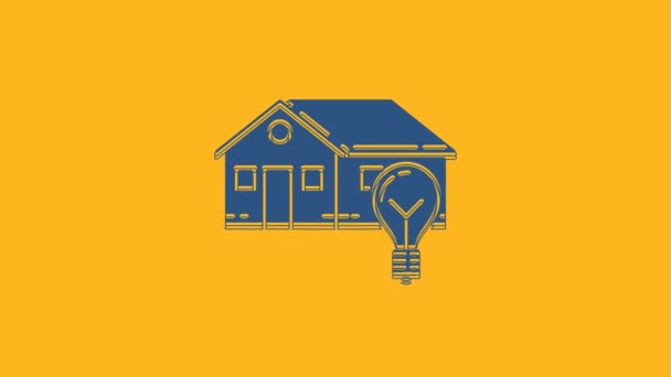 Blaues Smart Haus Und Glühbirnen Symbol Isoliert Auf Orangefarbenem Hintergrund — Stockvideo