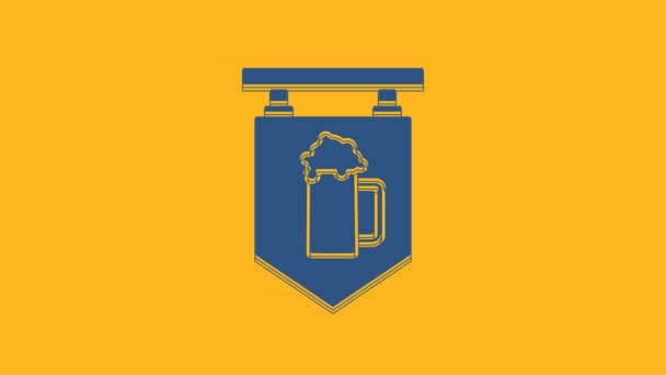 Cartello Blu Street Con Vetro Icona Della Birra Isolato Sfondo — Video Stock