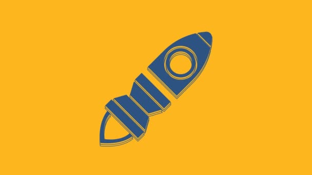 Cohete Azul Con Icono Fuego Aislado Sobre Fondo Naranja Viaje — Vídeos de Stock