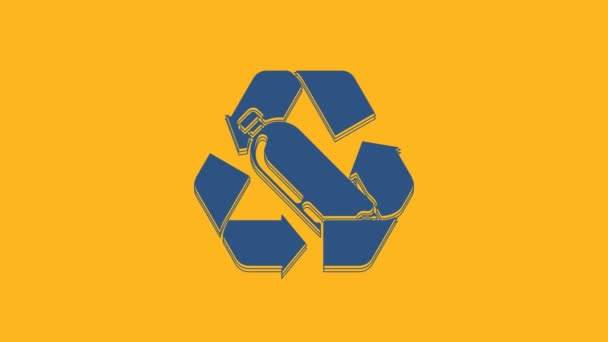 Blue Recycling Plastic Fles Pictogram Geïsoleerd Oranje Achtergrond Video Motion — Stockvideo