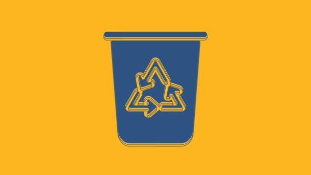 Μπλε Κάδο Ανακύκλωσης Εικονίδιο Του Συμβόλου Ανακύκλωσης Που Απομονώνεται Πορτοκαλί — Αρχείο Βίντεο