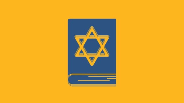 Голубая Икона Еврейской Торы Выделена Оранжевом Фоне Пятикнижие Моисея Обложке — стоковое видео