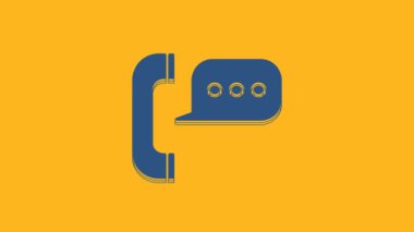 Konuşma baloncuğu sohbet ikonuna sahip mavi telefon turuncu arka planda izole edildi. Müşteri hizmetleri, yardım hattı, çağrı merkezi, faq, bakım. 4K Video hareketli grafik canlandırması.