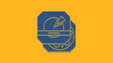 Turuncu arka planda izole edilmiş karton kutu simgesindeki mavi pizza. Düzen elemanlarıyla birlikte kutu. 4K Video hareketli grafik canlandırması.