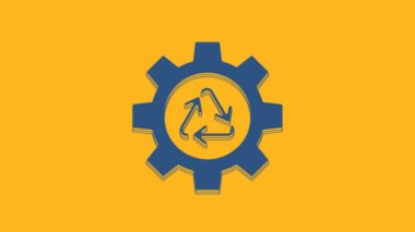 Mavi Geri Dönüşüm sembolü ve dişli simgesi turuncu arka planda izole edilmiş. Dairesel ok simgesi. Çevre geri dönüşümü yeşile döner. 4K Video hareketli grafik canlandırması.