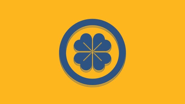 Голубая Золотая Монета Четырехлистным Значком Клевера Оранжевом Фоне Днем Святого — стоковое видео