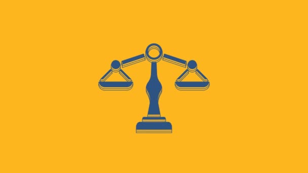 Синие Весы Правосудия Выделены Оранжевом Фоне Символ Суда Знак Баланса — стоковое видео