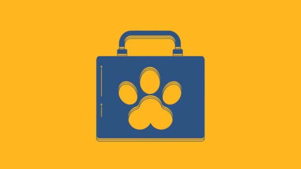 蓝色宠物急救箱图标孤立在橙色背景 狗爪或猫爪印 诊所的盒子4K视频运动图形动画 — 图库视频影像