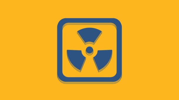 蓝色放射性图标孤立在橙色背景 放射性有毒符号 辐射危险信号 4K视频运动图形动画 — 图库视频影像