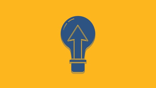 オレンジ色の背景に青い電球のアイコンが隔離されています エネルギーとアイデアのシンボル ランプ電気 4Kビデオモーショングラフィックアニメーション — ストック動画