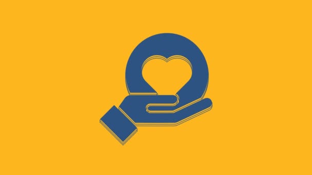 Niebieskie Serce Dłoni Ikona Izolowana Pomarańczowym Tle Ręka Dająca Symbol — Wideo stockowe