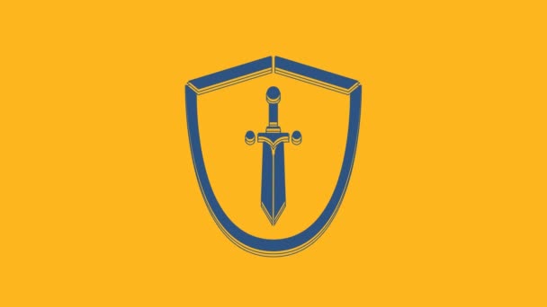 蓝色中世纪盾牌 剑的图标孤立在橙色背景 4K视频运动图形动画 — 图库视频影像