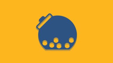 Turuncu arka planda izole edilmiş mavi cam kavanoz ve içinde şekerler var. 4K Video hareketli grafik canlandırması.