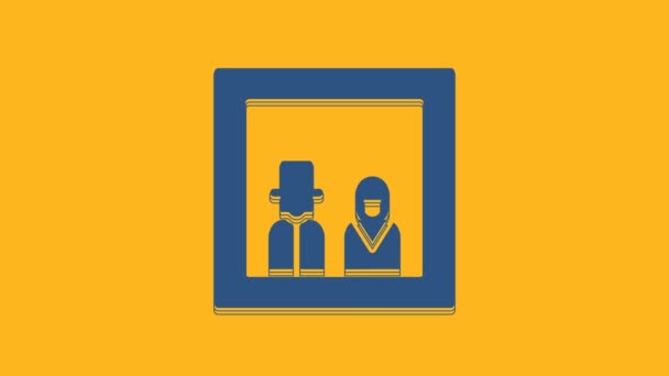 蓝色家庭照片图标孤立在橙色背景 4K视频运动图形动画 — 图库视频影像