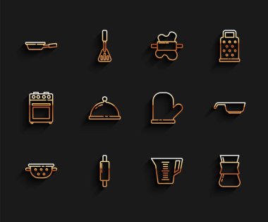 Sıralı mutfak süzgeci, merdane, kızartma tavası, ölçü kabı, tepsi yiyeceği ve fırın eldiveni ikonu ile kaplanmış Türk kahvesi. Vektör