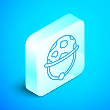 Mavi arka planda izole edilmiş askeri miğfer simgesi. Ordu şapkasının savunma ve koruma sembolü. Koruyucu şapka. Gümüş kare düğme. Vektör.