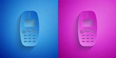 Kağıt kesiği, mavi ve mor arkaplanda izole edilmiş eski model bir cep telefonu simgesi. Retro cep telefonu cihazı. 90 'ların klasik cep telefonu. Kağıt sanatı tarzı. Vektör.
