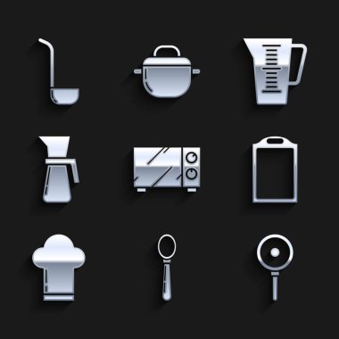 Mikrodalga fırın kaşığı tava kesme masası aşçı şapkası ölçme bardağı ve mutfak kepçesi ikonu hazırla. Vektör.