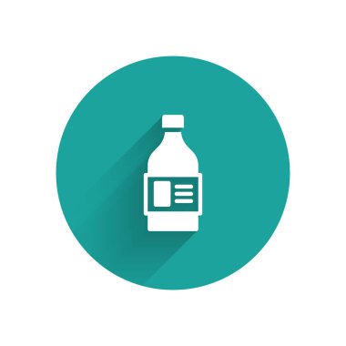 Çamaşır deterjanı, çamaşır suyu, bulaşık deterjanı ya da uzun gölgeli başka bir temizlik ikonu için beyaz plastik şişe. Yeşil daire düğmesi. Vektör.