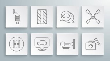 Hat değiştirici, araba tekerleği, servis, araçta sinyal düdüğü, ilk yardım çantası ve uyarı üçgeni, İngiliz anahtarı ve egzoz ikonu. Vektör