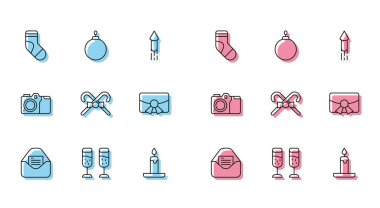 Noel partisi davetiye kartı, şampanya, çorap, yanan mum, şeker kamışı, kartpostal, fotoğraf makinesi ve balo ikonu. Vektör