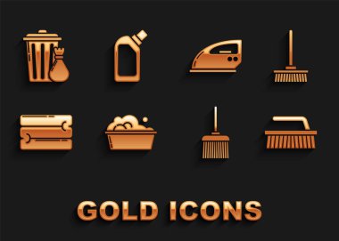 Sabun köpüklü plastik leğen, süpürge saplı süpürge fırçası elektrikli demir çöp tenekesi çöp torbası ve sıvı bulaşık deterjanı ikonu. Vektör.