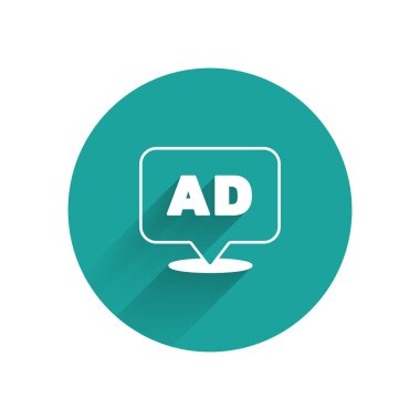 Beyaz reklam simgesi uzun gölgeli izole edilmiş. Pazarlama ve tanıtım süreci kavramı. İlgili reklamlar. Sosyal medya reklamcılığı. Yeşil daire düğmesi. Vektör.